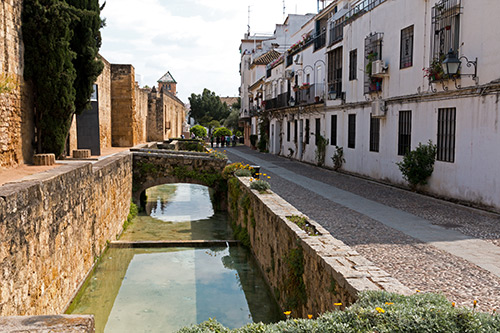 Kanal unterhalb der Stadtmauer