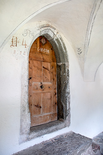 Eingang einer alten Zelle - jetzt Hauseingang