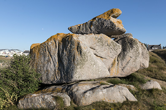 Typisch Nordbretagne: Felsen groß und klein